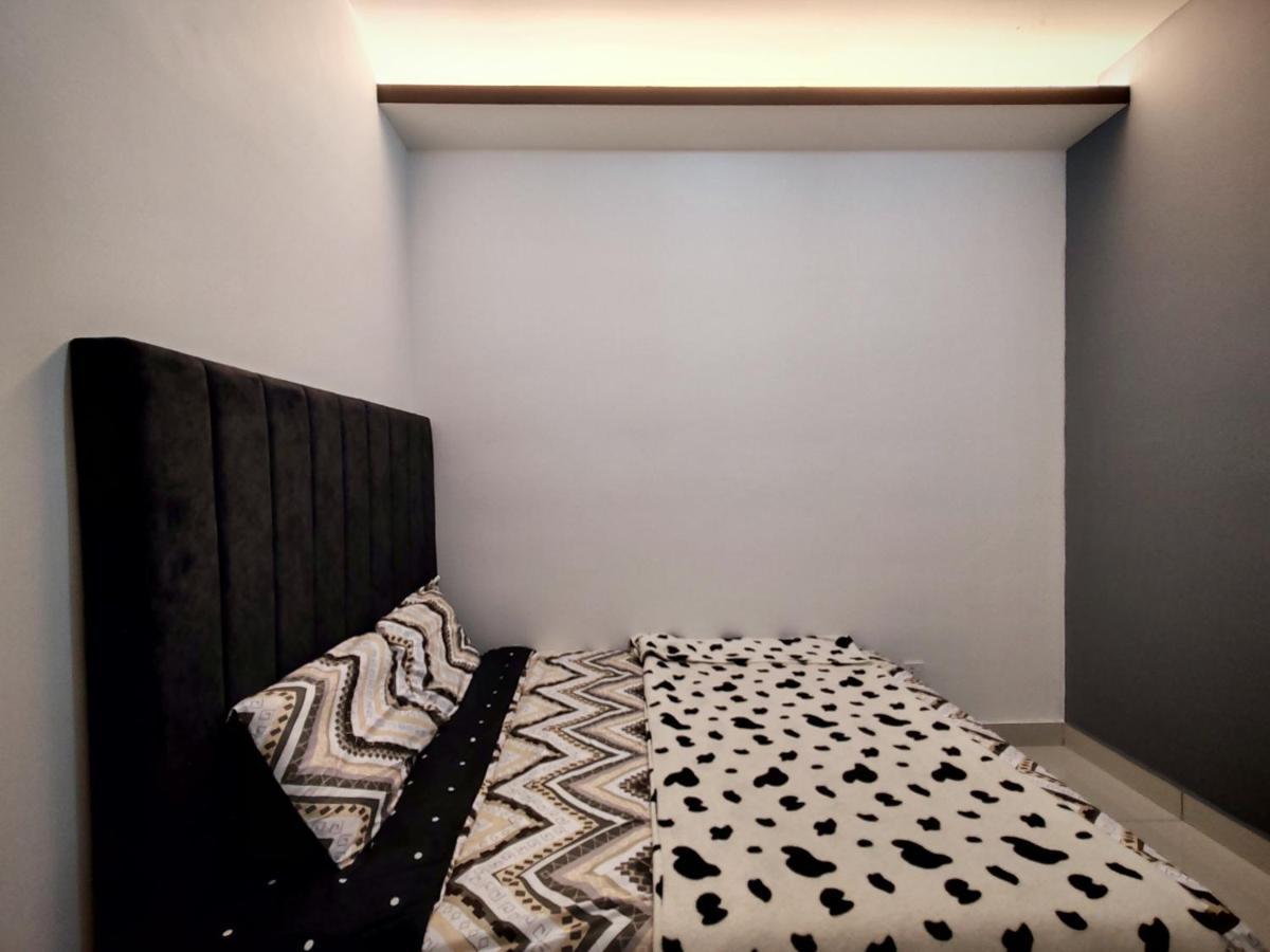Apartment White On Cameron By Icolor